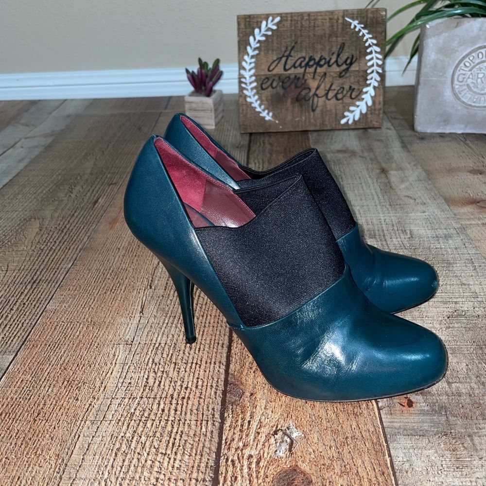 Miu Miu Black Stretch Insert /Green Calf Leather Women Stiletto Shoes 38